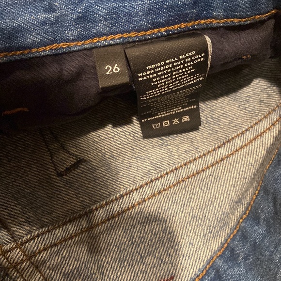 J Brand raw hem denim shorts size: 26 - Picture 3 of 5